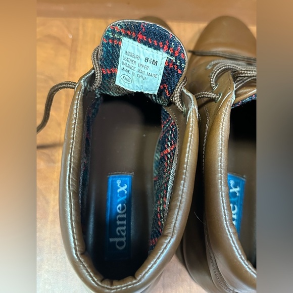 Elegant Brown Chukka Boots for Men - Picture 6 of 6